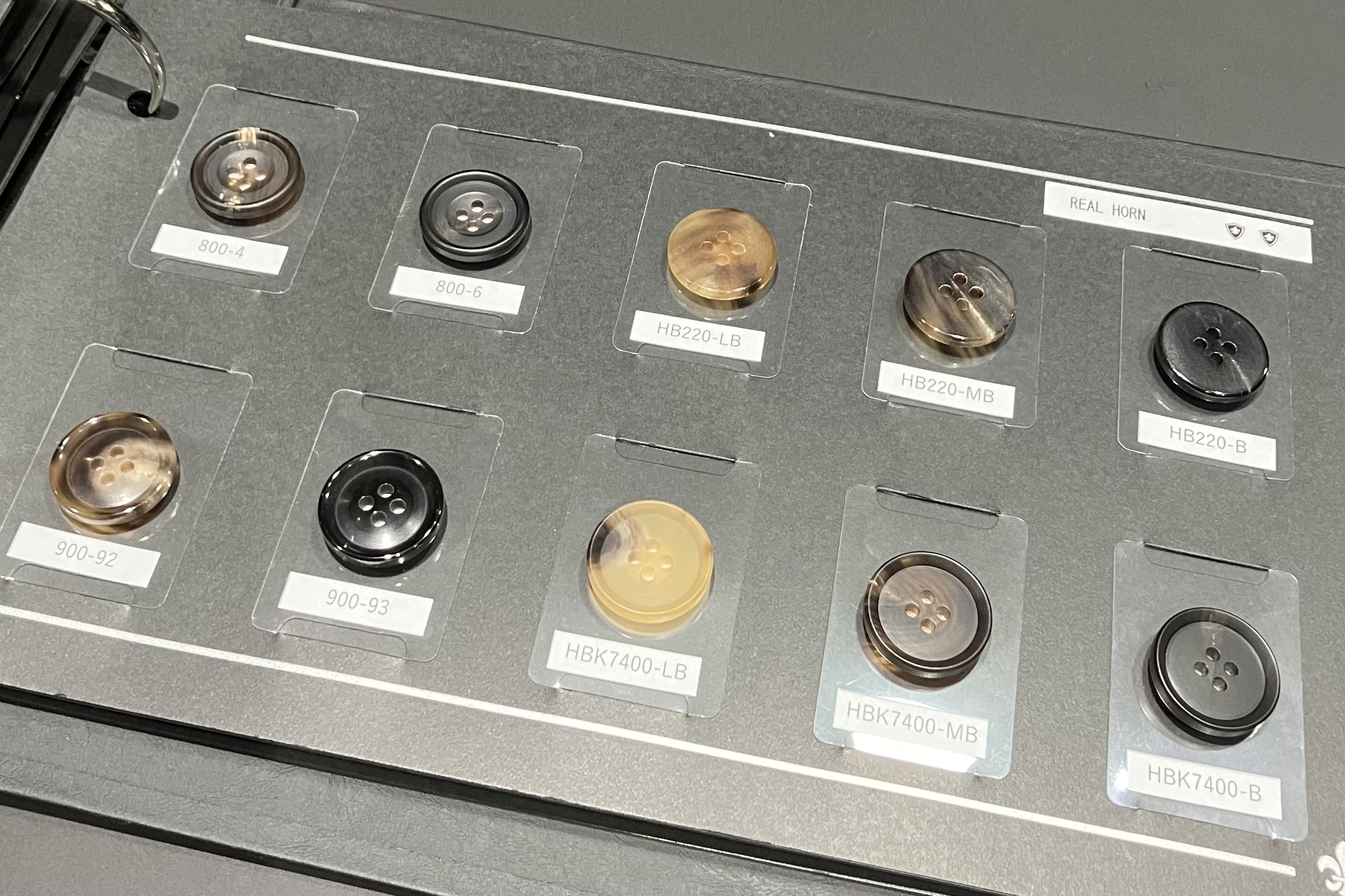 釦選びの楽しみ